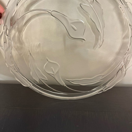 Glass tray with calla lily design like new, 32cm diameter