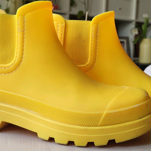 Pull&Bear yellow waterproof boots size 37 used