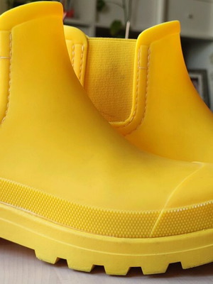 Γαλότσες Pull&Bear 37 μεταχειρισμένες, αδιάβροχα κίτρινα μποτάκια