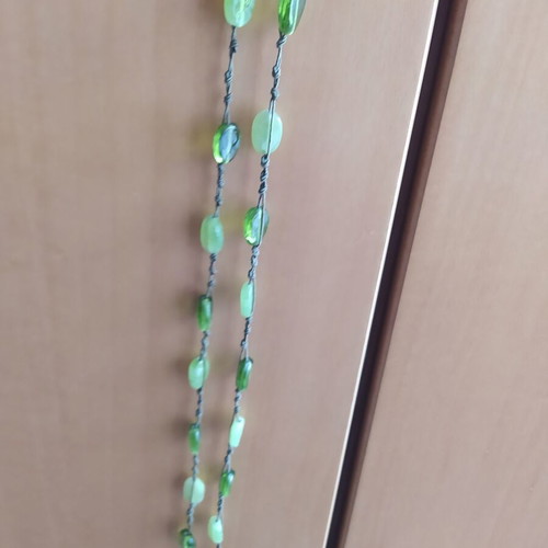 Long necklace green like new