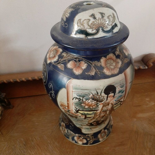 Satsuma hand painted vintage Chinese vase new condition