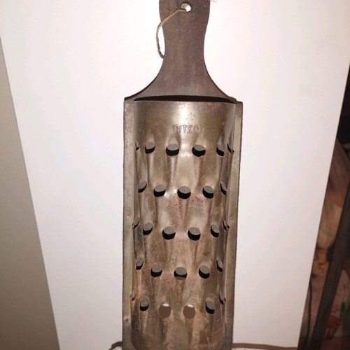 Pitsos large vintage grater used