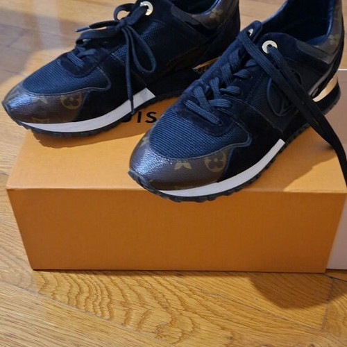 Louis Vuitton Run Away sneakers used, black with gold details, size 38.5
