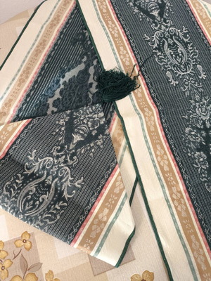 Table linens new, set of 2, with tassels in different colors