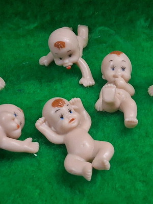 Vintage crawling babies collectible, pack of 6, new in packaging