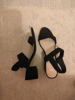 Πέδιλα H&M μαύρα μεταχειρισμένα, μέγεθος 40, λάστιχο πίσω