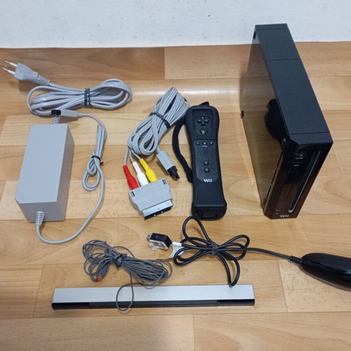Wii console with controller used, good working condition