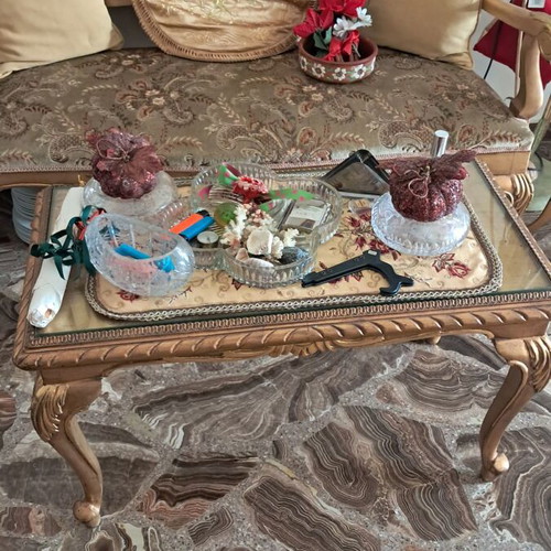 Classic living room set with gold leaf, like new