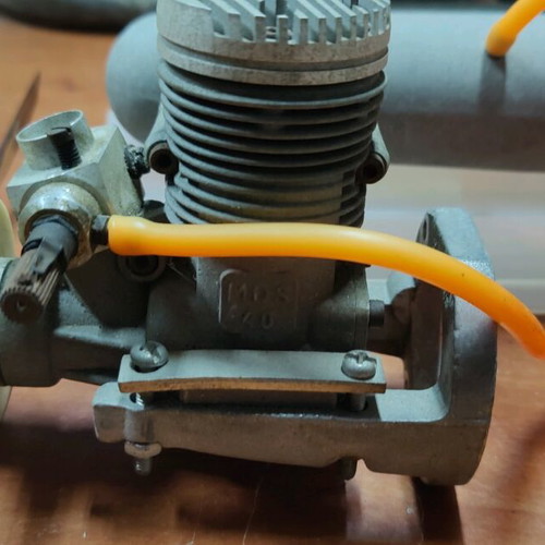 MDS 40 Model airplane engine new with RC carb and propellers