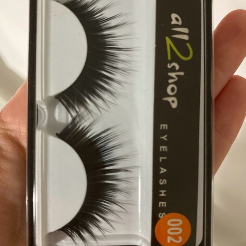 Eyelashes like new, dense