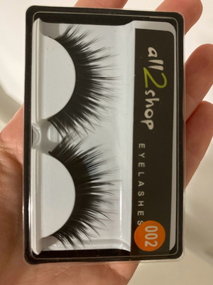 Eyelashes like new, dense