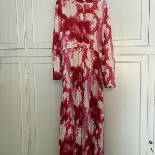 Karavan long dress with red and white tie-dye pattern