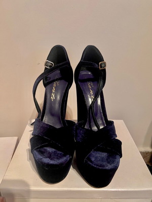Blue velvet Sante sandals new, size 38