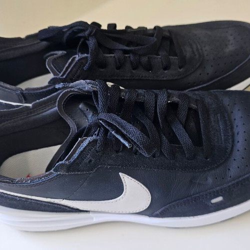 Nike Waffle One 44.5 leather sneakers like new, black and white