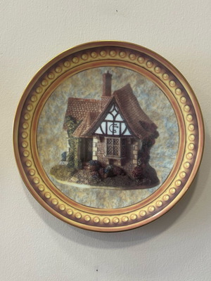 Διακοσμητικό πιάτο τοίχου πορσελάνης 25εκ. καινούργιο με αγγλικό σπιτάκι