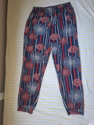 Printed women's jogger pants size M like new