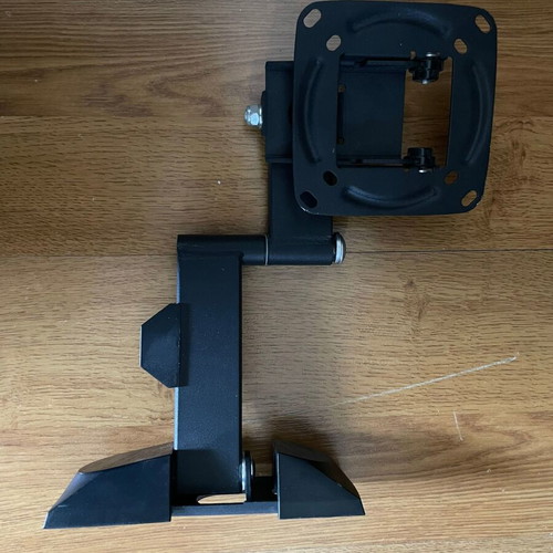 Barkan 590502.0013 wall mount TV bracket like new, arm up to 26"