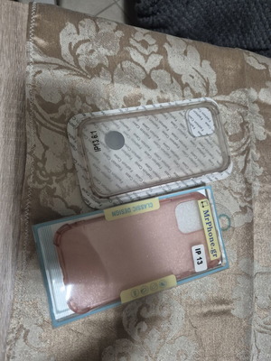 Phone cases for iPhone 13 like new