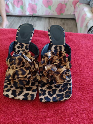 Mules με leopard print και 3D λουλούδι καινούργια, νούμερο 39-40
