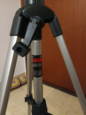 HAMA tripod used for camera without attachment