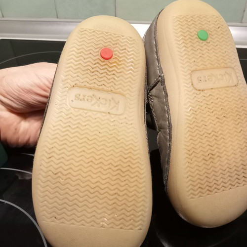 Δερμάτινα παπούτσια Kickers First Steps νούμερο 22 σαν καινούργια, χακί με ζέβρες