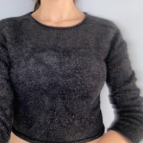 Pull & Bear black cropped fuzzy sweater like new, size L