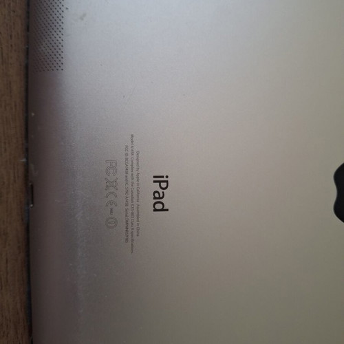 iPad 4th Gen Model A1458 16GB White with Charger and Case