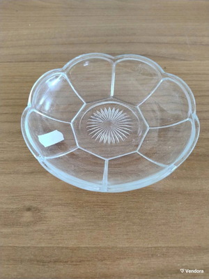 Dessert plate with embossed designs, diameter 14 cm, like new