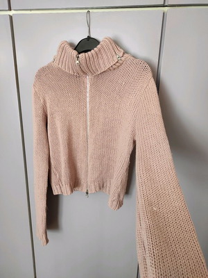 Knitted cardigan pink pale used with double zipper and turtleneck