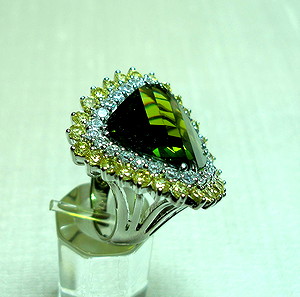 ΑΣΗΜΕΝΙΟ ΔΑΧΤΥΛΙΔΙ .925 ΜΕ PERIDOT & WHITE CRYSTALS.