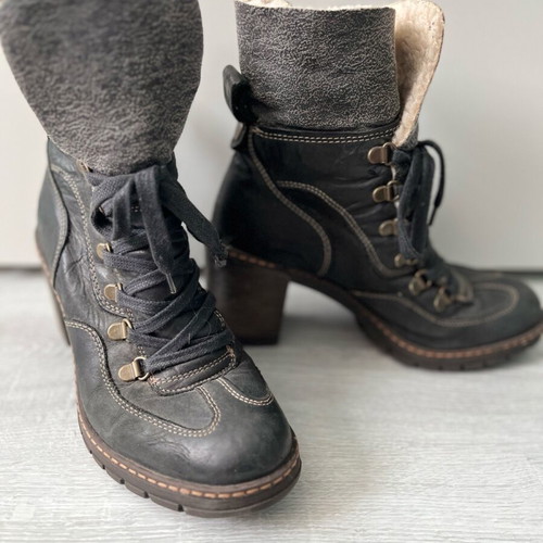 Women's heeled boots used, size 36, black and brown