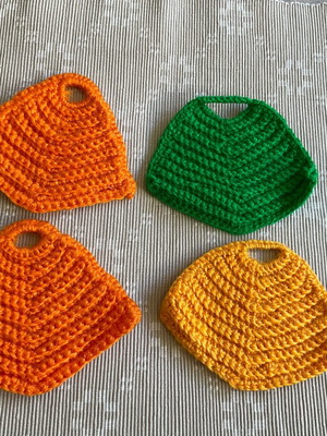 Set of 4 vintage handmade pot holders new