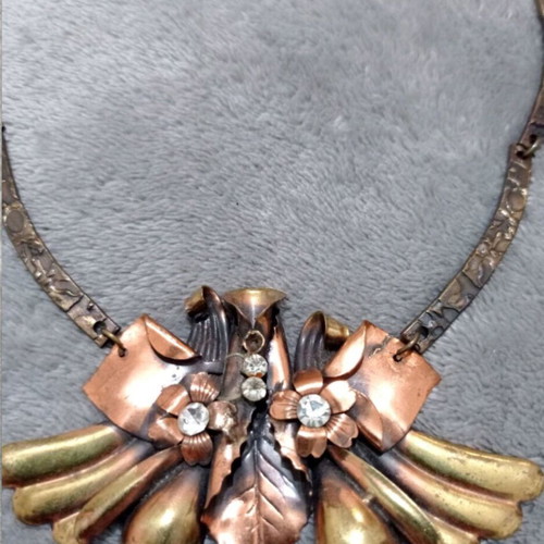 Vintage necklace with decorative leaf and flower elements, like new