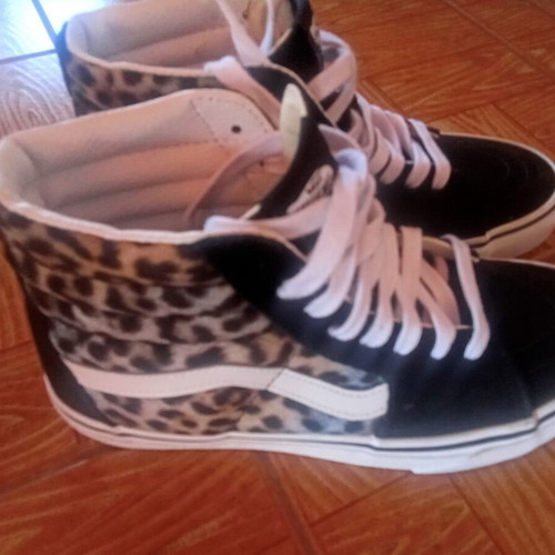 Vans boots size 38 like new black and white
