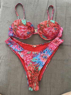Sekoia swimsuit like new with beautiful print, size S