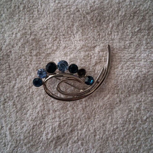 Pin like new