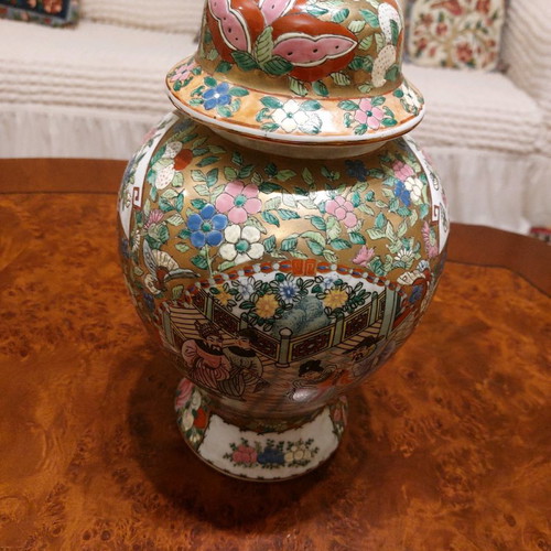 Satsuma jar Japan 35 cm used, porcelain with enamel and gold painting