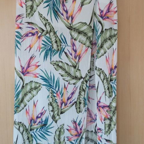 Summer skirt like new with slit multicolored, size M