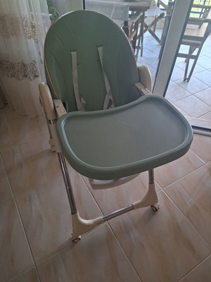 Highchair with wheels, pistachio color