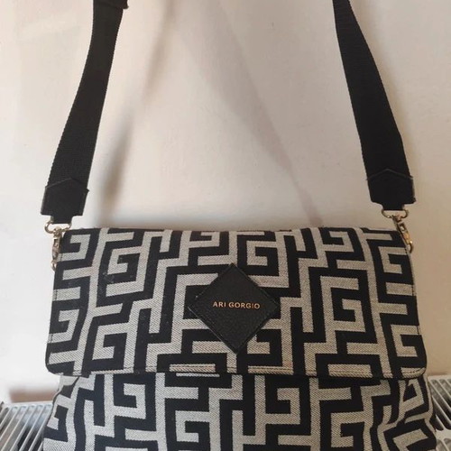 Ari Giorgio crossbody bag with meander pattern, black and beige