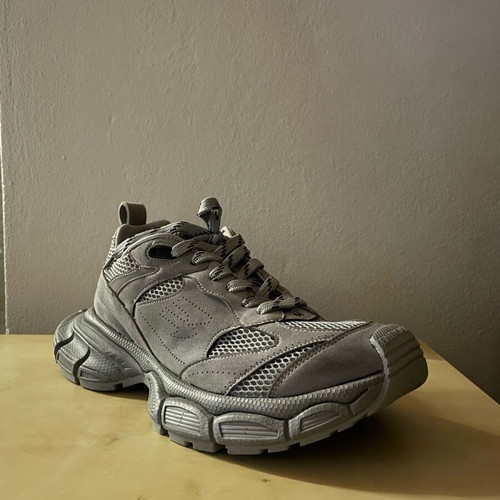 Balenciaga athletic shoes 44 EU new, gray with dust bag
