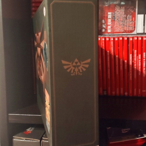 Hyrule Crest Light like new, The Legend of Zelda