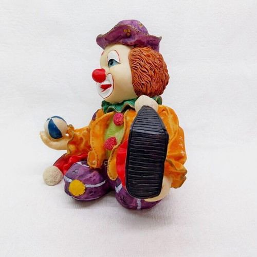 Clown figure made of hand-painted poliresin like new