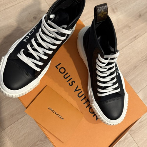 Louis Vuitton Squad Sneakers like new, leather and canvas, size 38