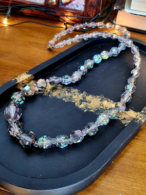 Κολιέ Zara με ιριδίζουσες πολύγωνες διαφανείς χάντρες σαν καινούργιο, ασημί