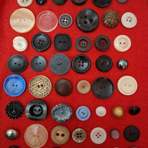 Vintage button collection pack of 710 pieces like new
