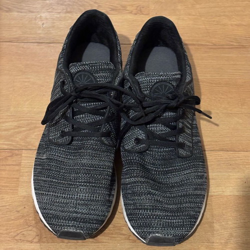 Men's athletic shoes used, gray with black laces, size 45