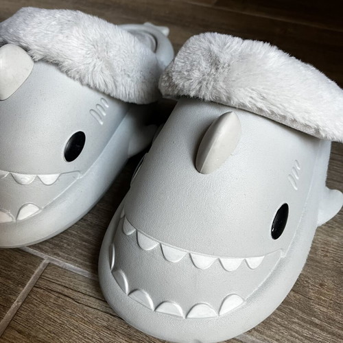 Shark slippers with removable fur lining used, size 38-39, grey