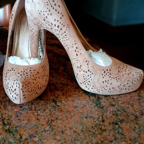 BCBG Maxazria Suede Pumps Size 38.5 Like New Beige