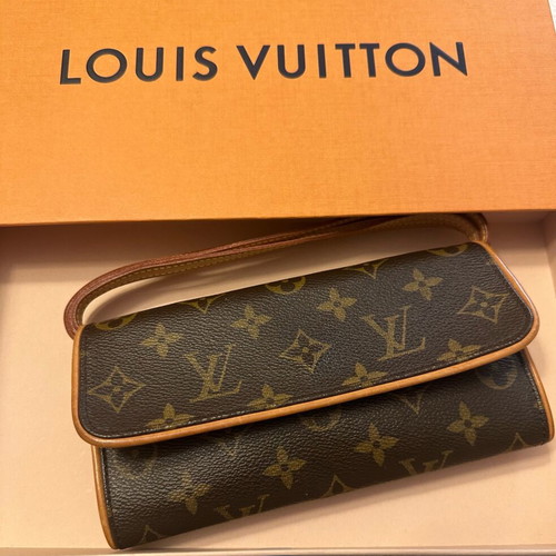 Louis Vuitton Monogram Pochette Twin PM crossbody bag used, brown